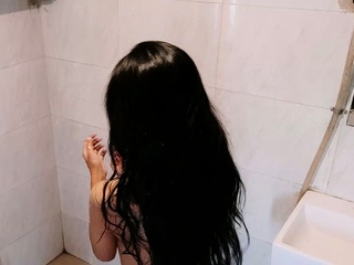 Indian Girl Filmed Naked While Having Shower