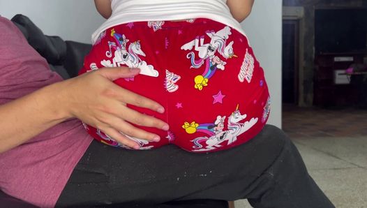 Innocent Girl Sitting on the Old Man’s Legs to Eat While the Pervert Enjoys her Ass