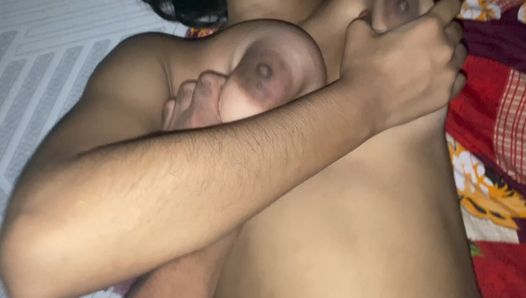 Seeing the sister-in-law naked, the brother-in-law’s cock stood up, taking advantage of the opportunity, the brother-in-law kissed his sister-in-law