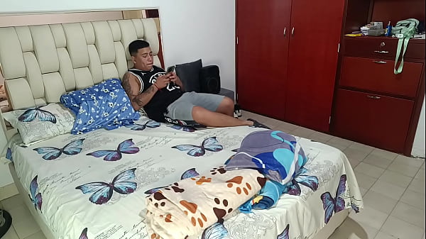 SEXO CASERO ENTRE INDIA CALIENTE- LOS AMIGOS DE LA UNIVERSIDAD SE FOLLAN ENTRE SI