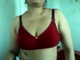 Bangla desi girl showing big boobs in bra