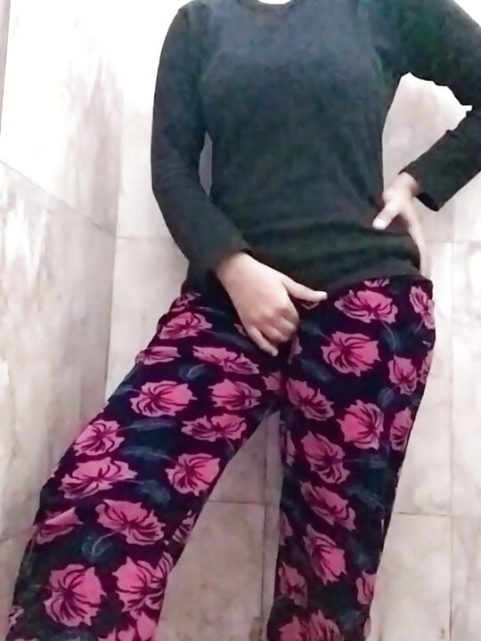 came to my stepmom bathroom, I flash my dick near her and start jerk off, and she pretends that nothing happened but she