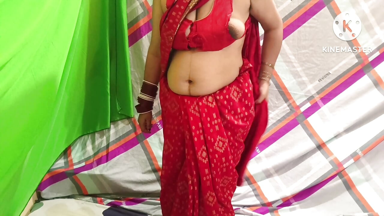 Chachi saree change kar rahi thi feer mein chod diya Hindi sex video