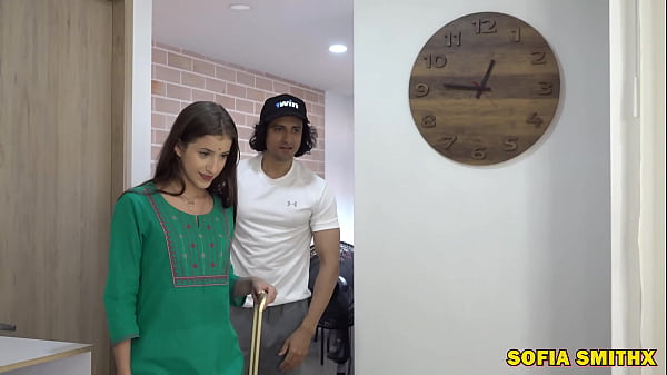 Fui follada por recepcionista indio en mi viaje de negocios – parte 1