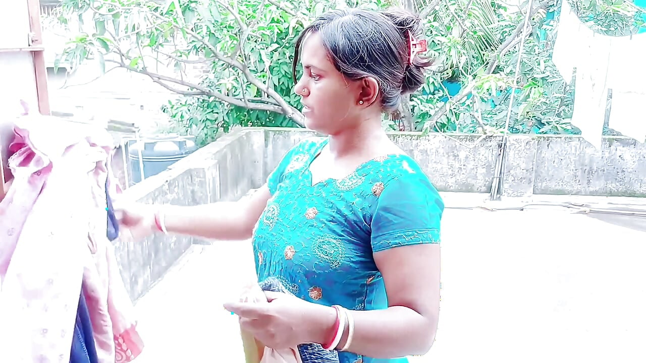 HUNGRY HOT DESI BHABHI  WITH YOUNG BOY BIG