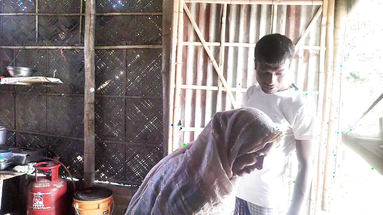 ALONE DESI VILLAGE BHABHI SEX WITH OUTHERS MAN