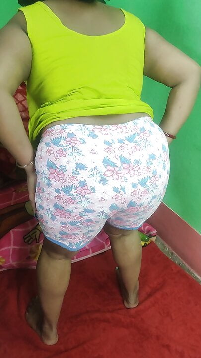 BBW Indian wife Sruti fucking with vegetable