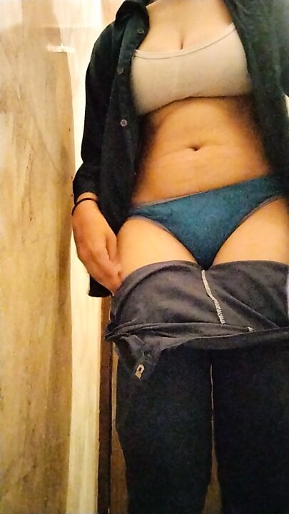 Indian Girl friend ki sealed choot naahate time indian tight choot