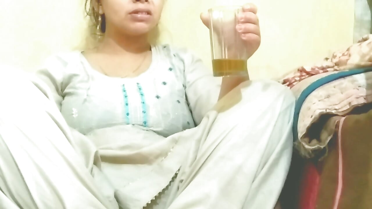 Drink kraane k baad bhai ki girlfriend ko apne bedroom mai le jaa kr chut chudai Kiya Hindi audio.
