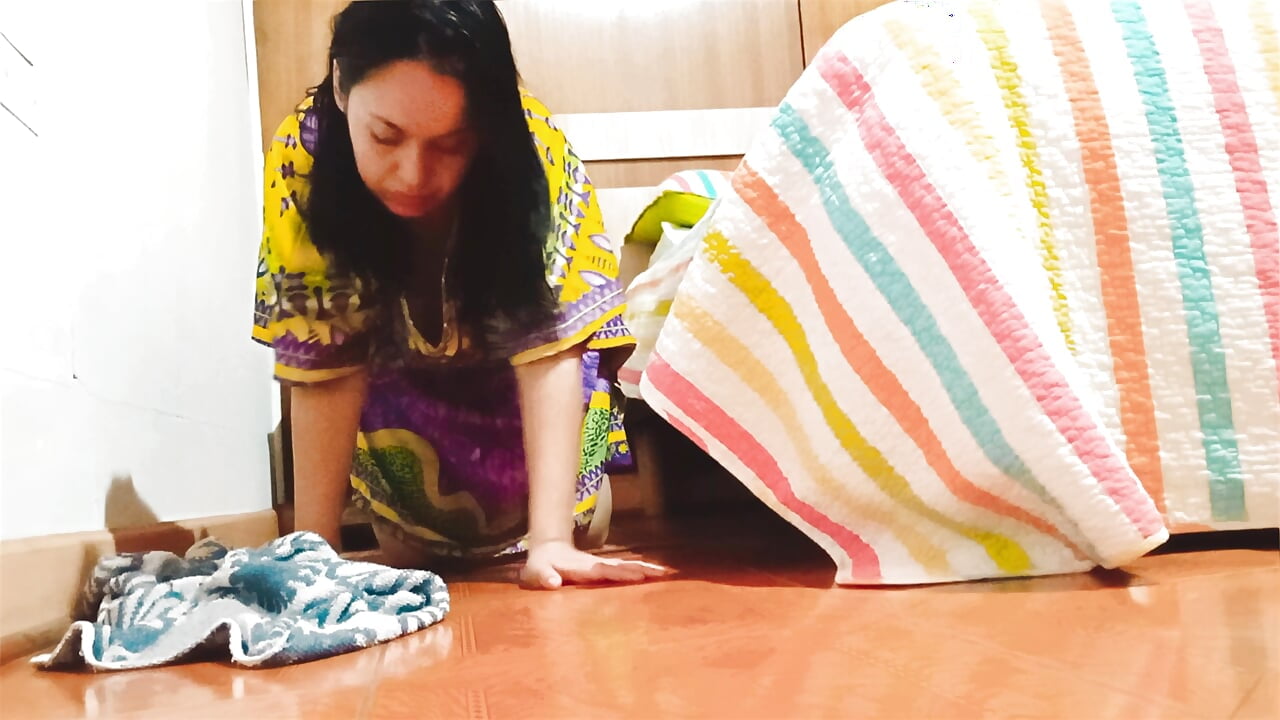 Hindi maid with big ass gets fucked by stranger – amateur hindi maid hot casual sex