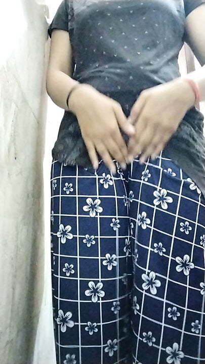 Hot Indian Desi Girl Takes A Sexy Bath