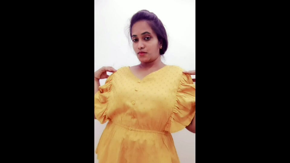 I gifted clothes to my neighbor’s wife and fucked her hard