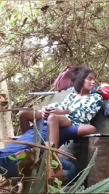 I licking my girl friend pussy, she is moaning