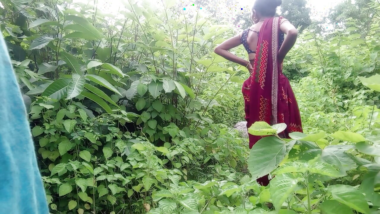 Indian desi village young married couple couldn’t t have fun at home so had full fun on the jungle.