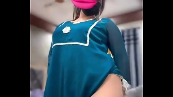 Indian teenage girl showing her ass